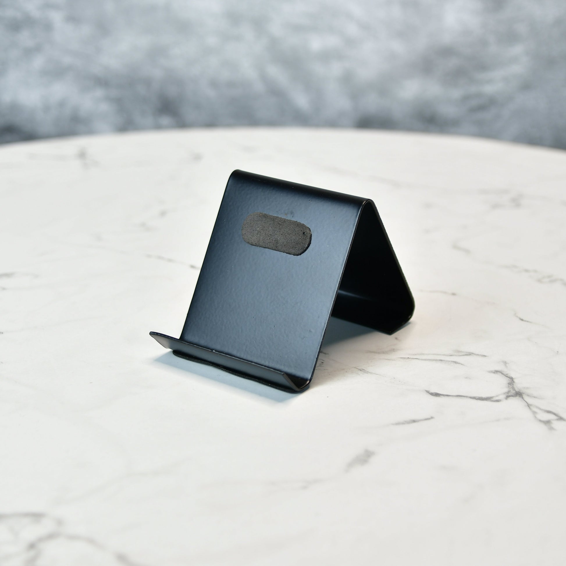 Sowpeace / Modern Freestanding Metal Mobile Phone Stand