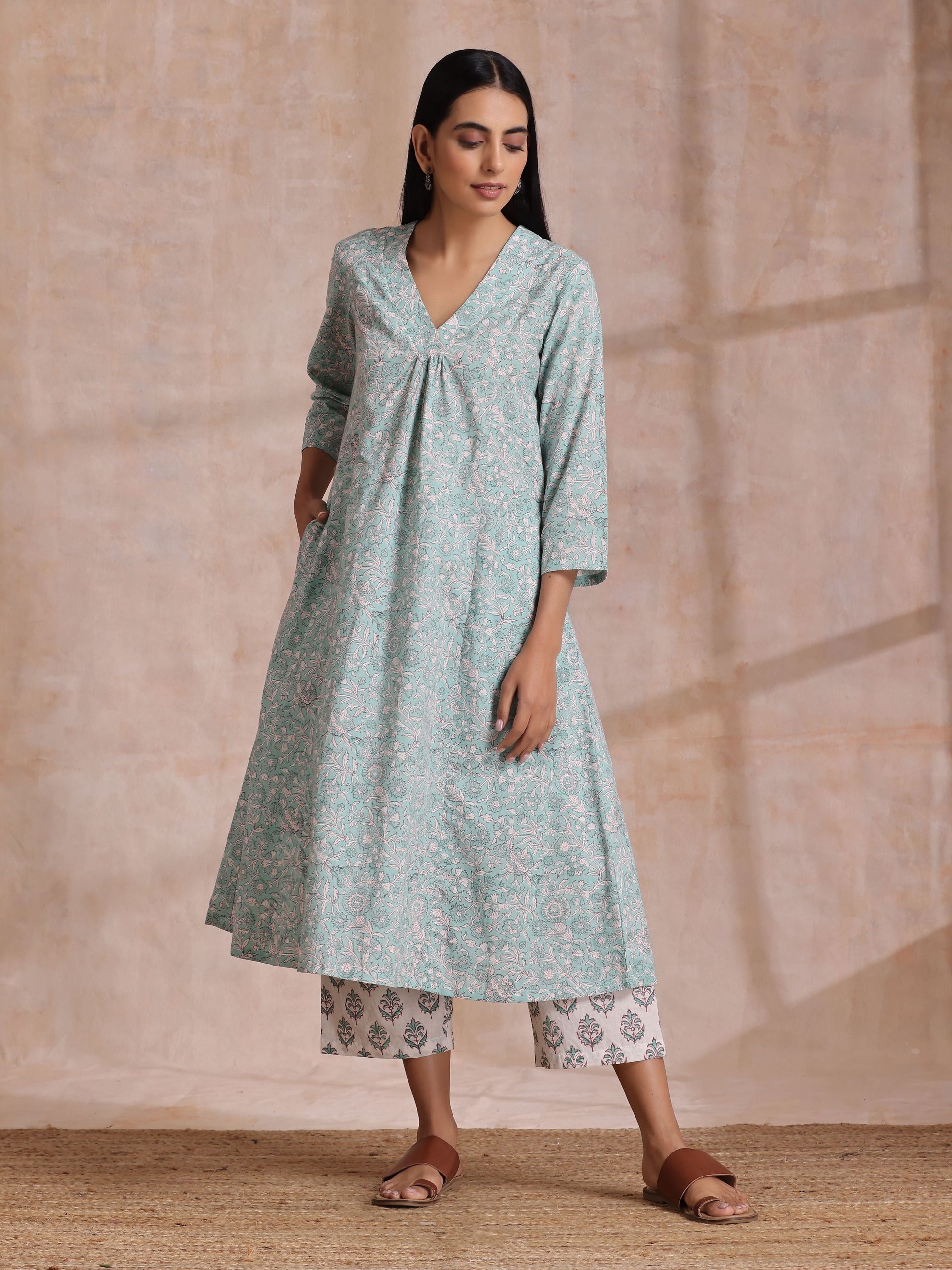 trueBrowns Tiffany Blue Floral Block Print Cotton Front Neck Gathered Kurta Pant Set 