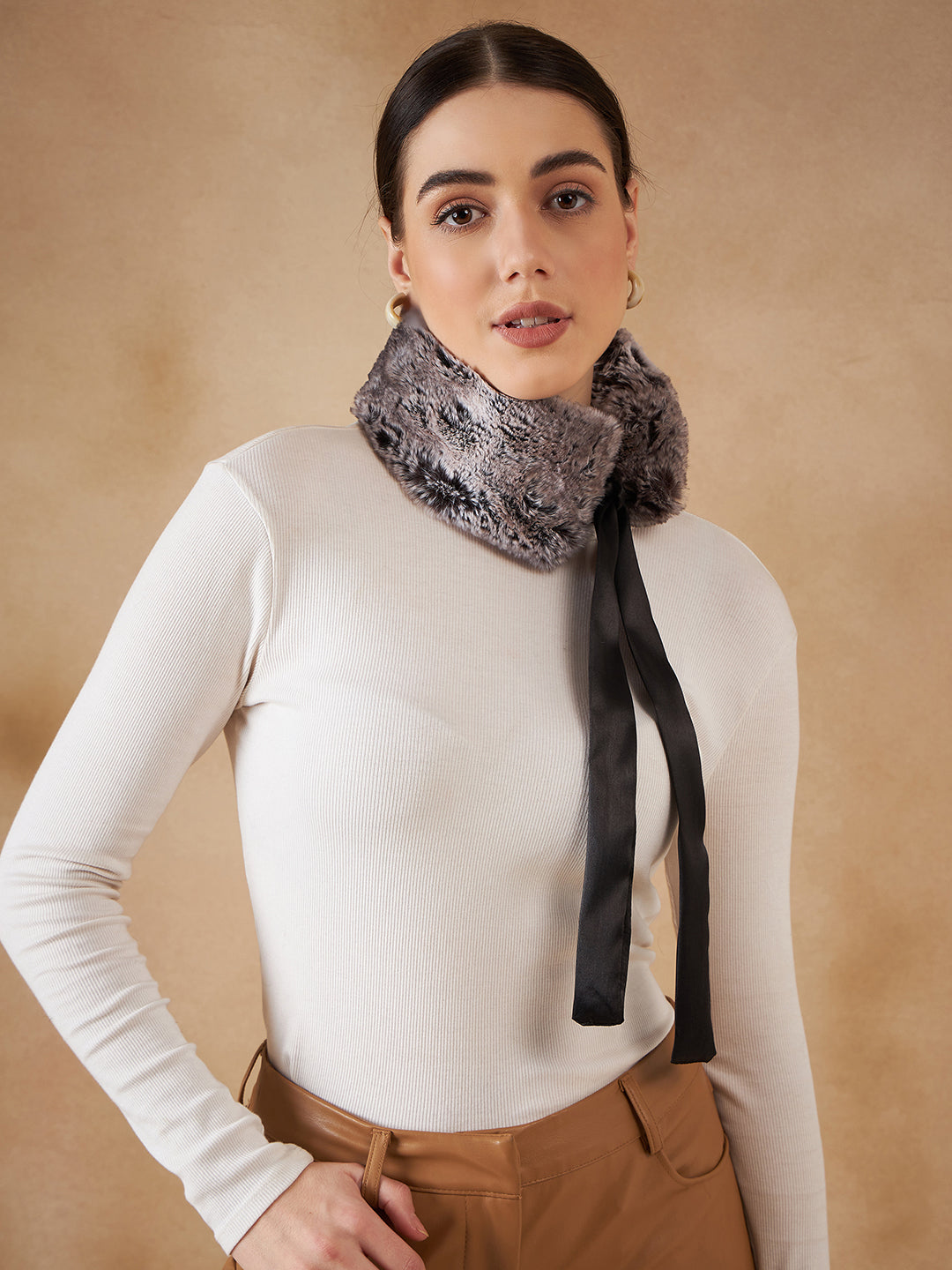InWeave Women's Dark Grey Duble Shade Fur Neckpiece 