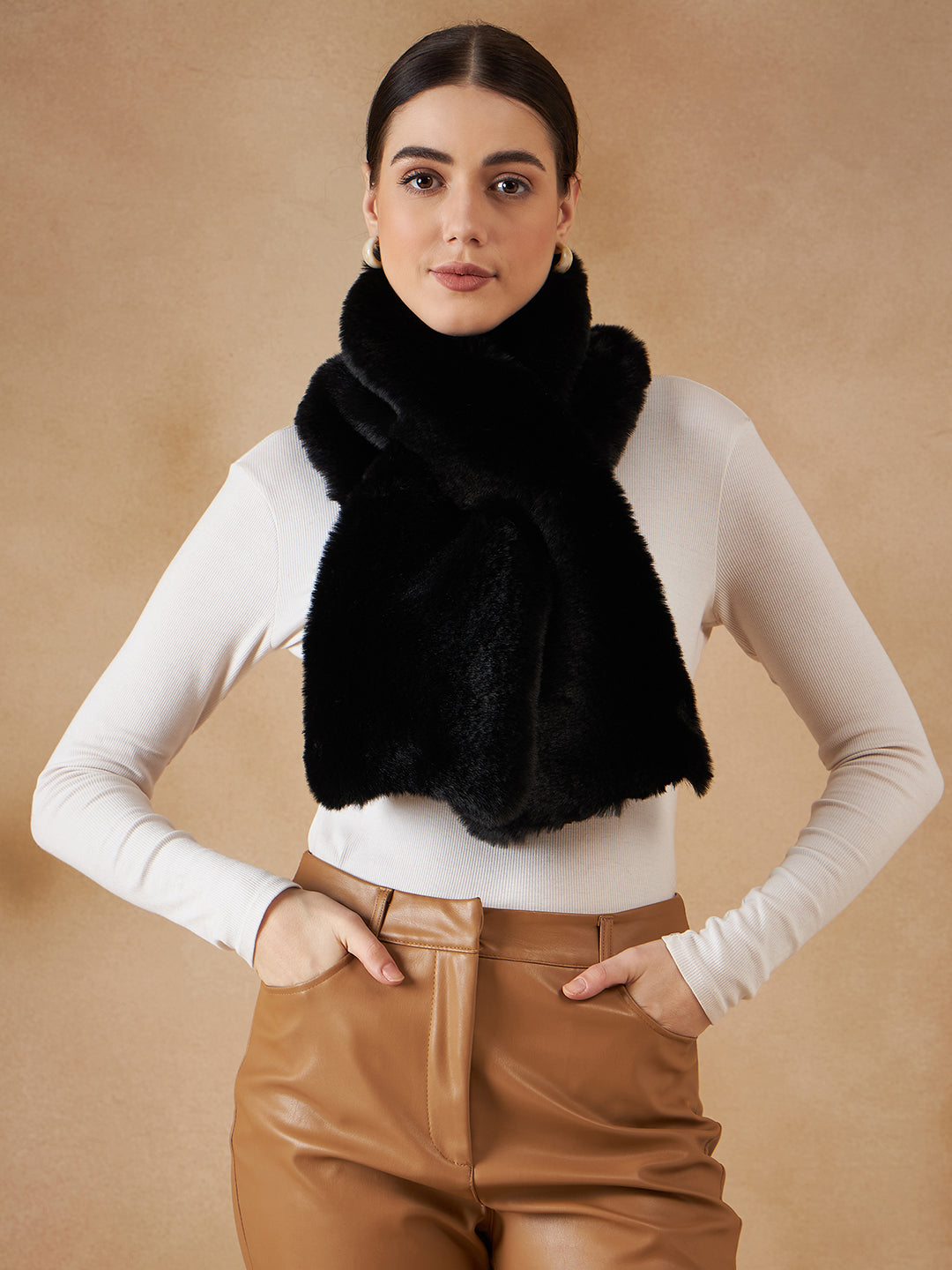 InWeave Women's Black Faux Fur Neck Warmer 