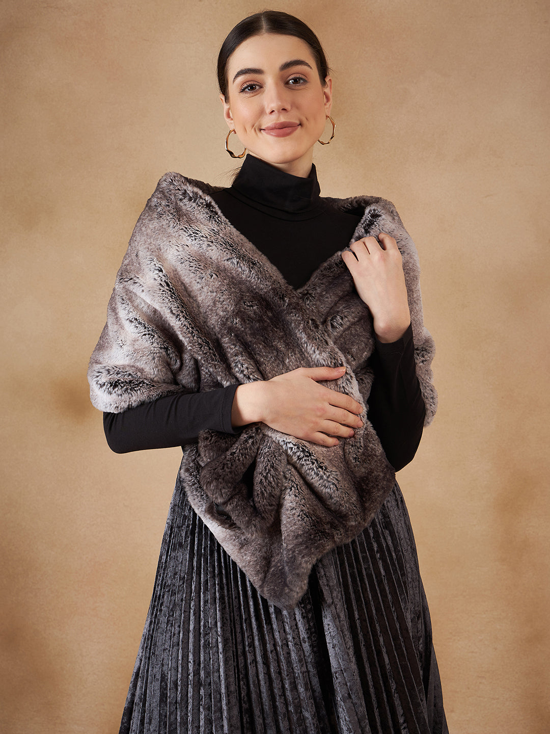 InWeave Women's Dark Grey Duble Shade Long Faux Fur Cape 