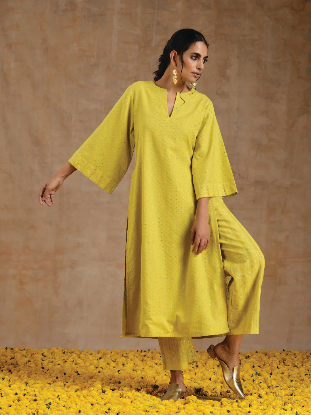 trueBrowns Lime Gold Cotton Relax High Slit Kurta Set 