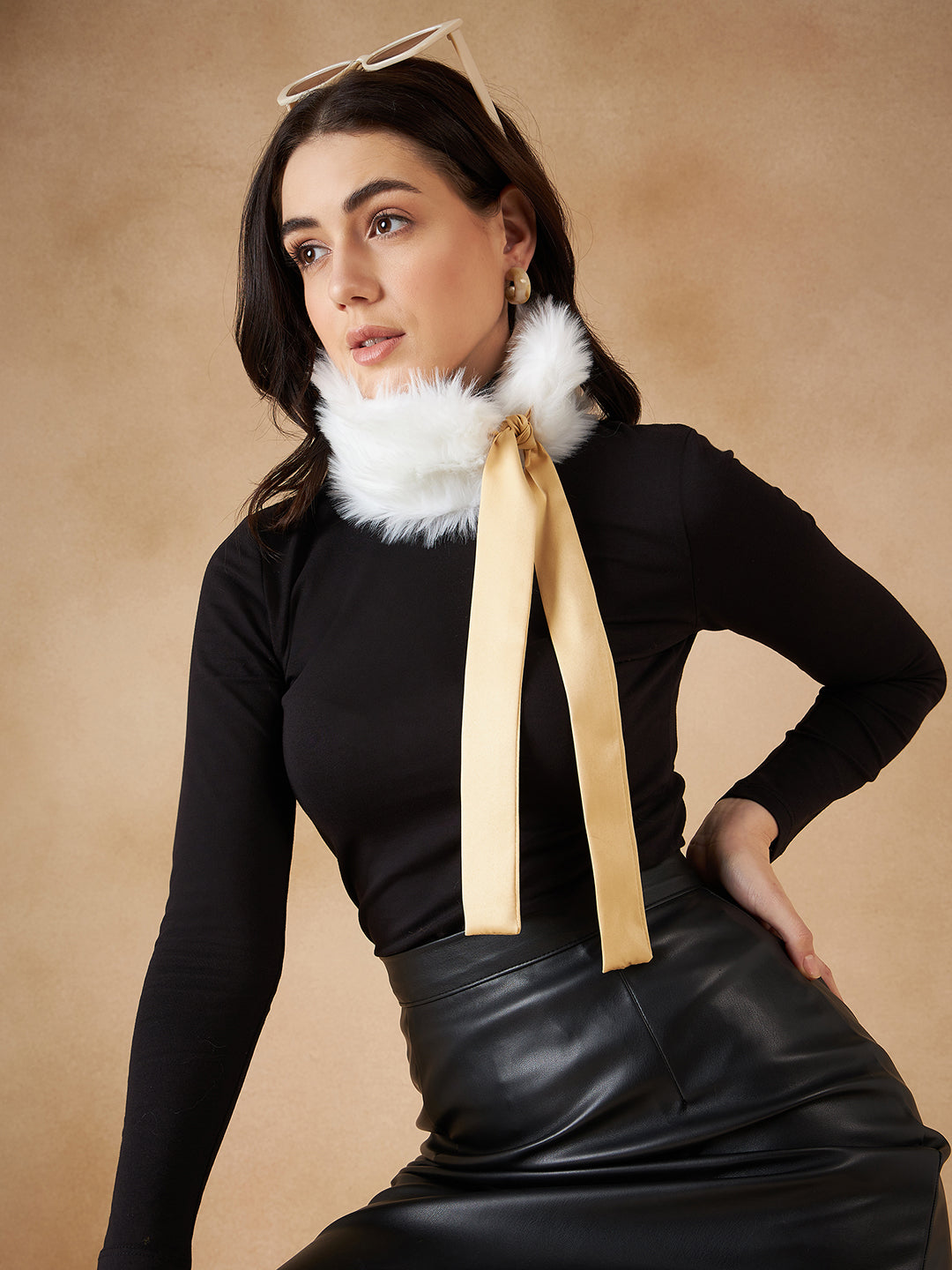 InWeave Women's Pure White Fur Neckpiece 
