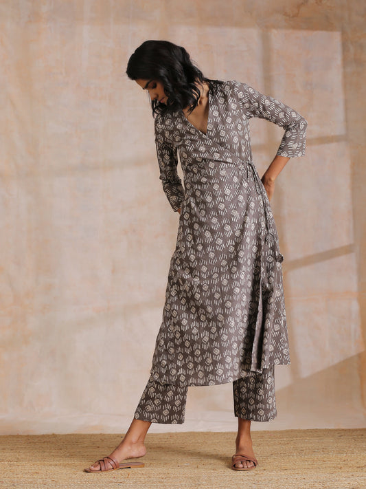 trueBrowns Clay Dabu Geometric Print Cotton Angrakha Kurta Pant Set 