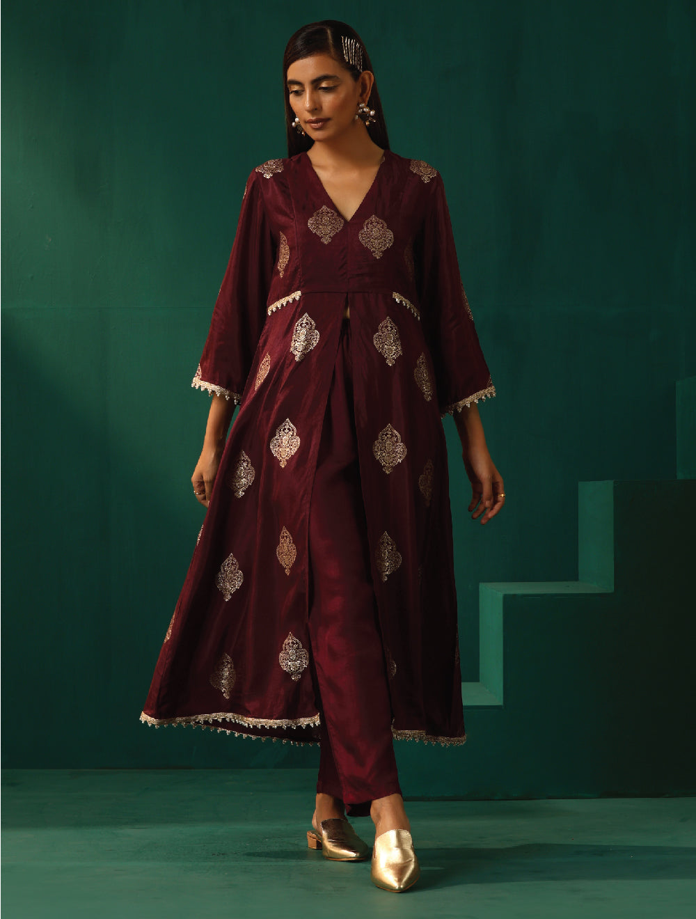 trueBrowns Wine Geometric Viscose Silk V-Neck Front Slit Kurta Pant Set 