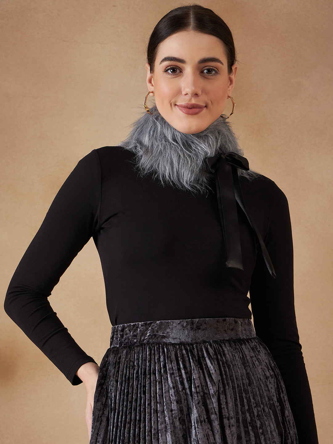 InWeave Women's Light Grey Fur Neckpiece 