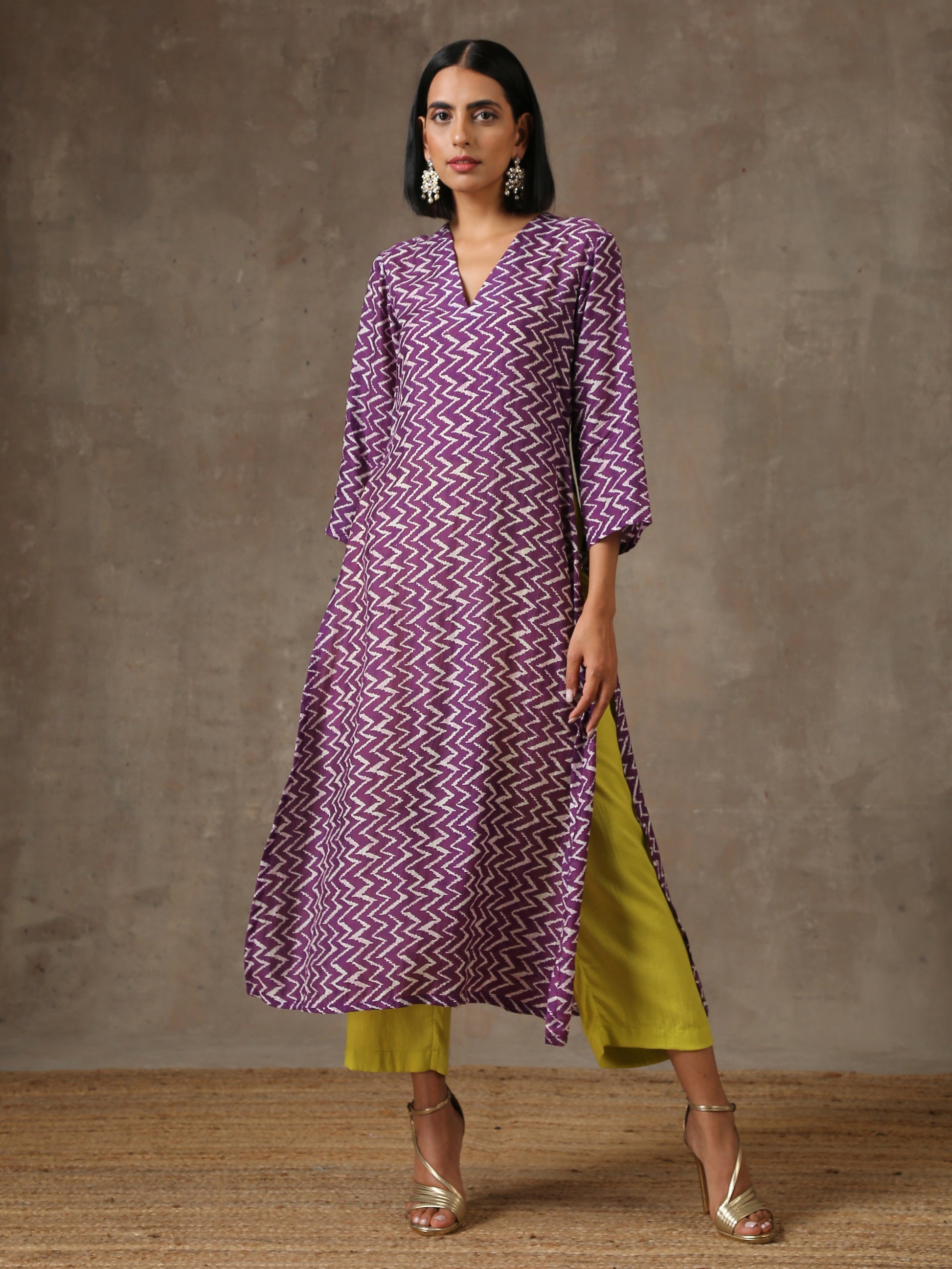trueBrowns Purple White Lehariya Printed Silk kurta Pant Set 