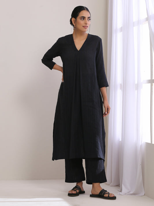 trueBrowns Black Dobby Neck Pleat Kurta Pant Set