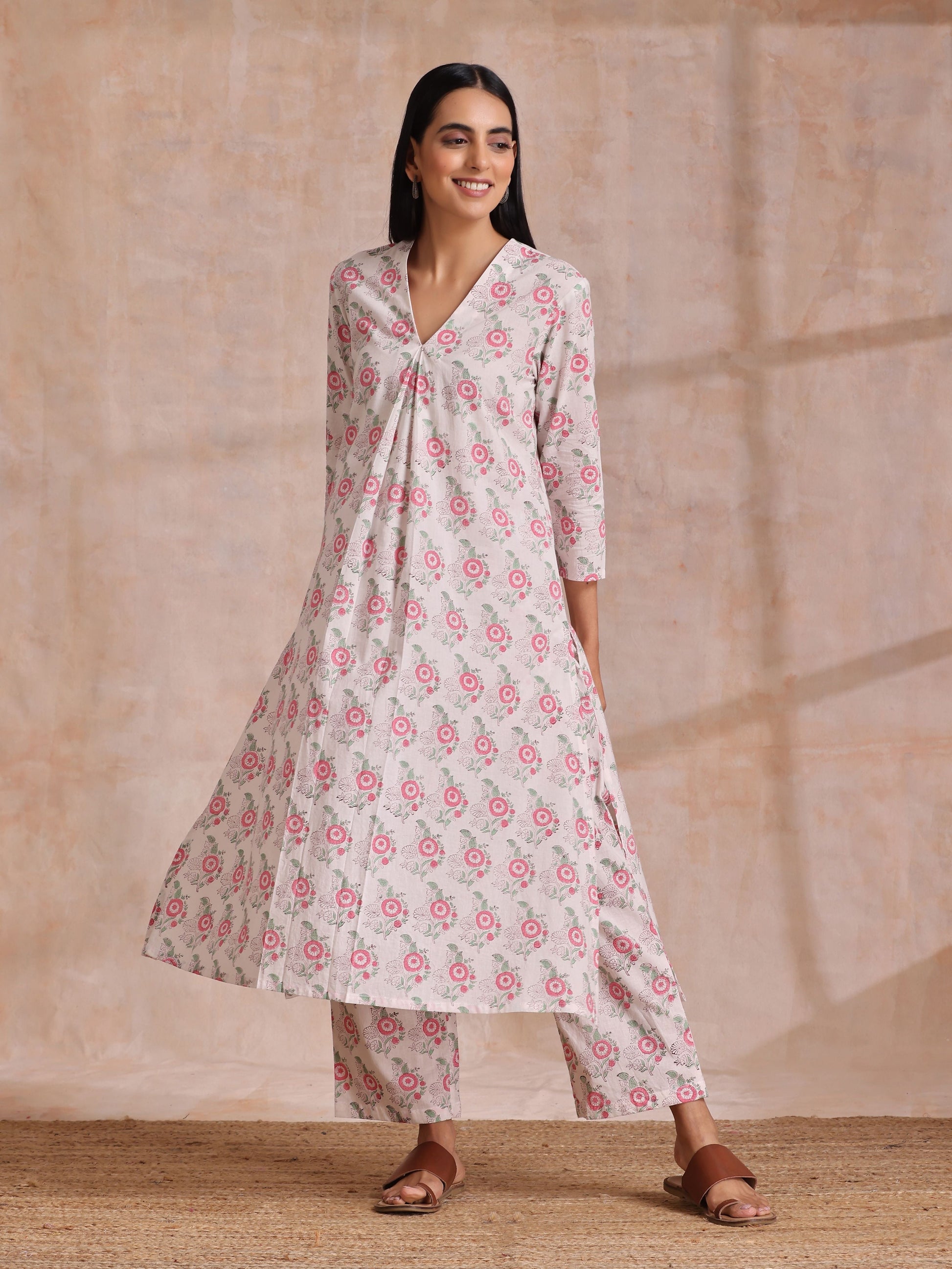trueBrowns Pink Green Buta On White Block Print Cotton Slit Kurta Pant Set 