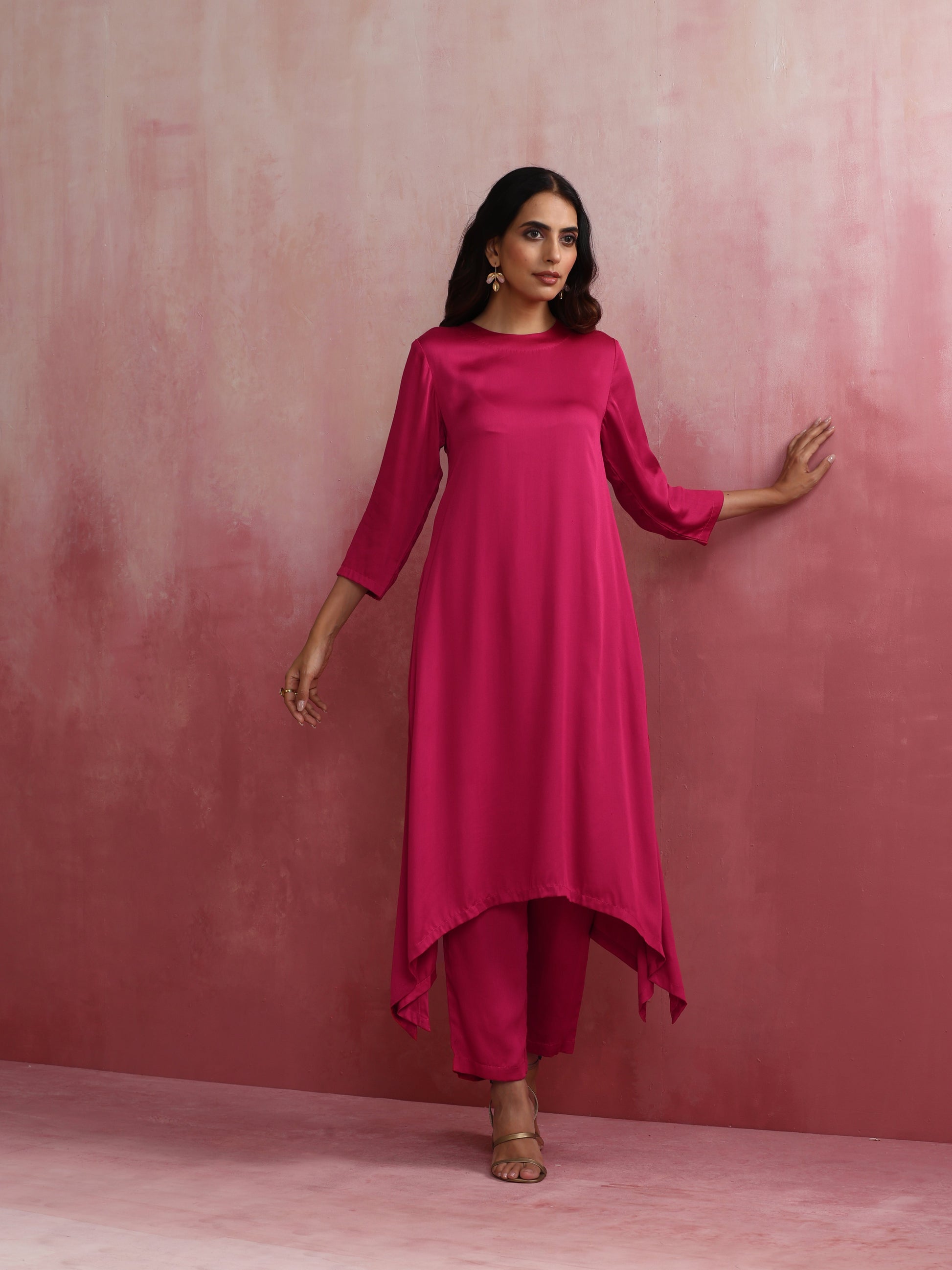 trueBrowns Magenta Highlow Modal Kurta Set 