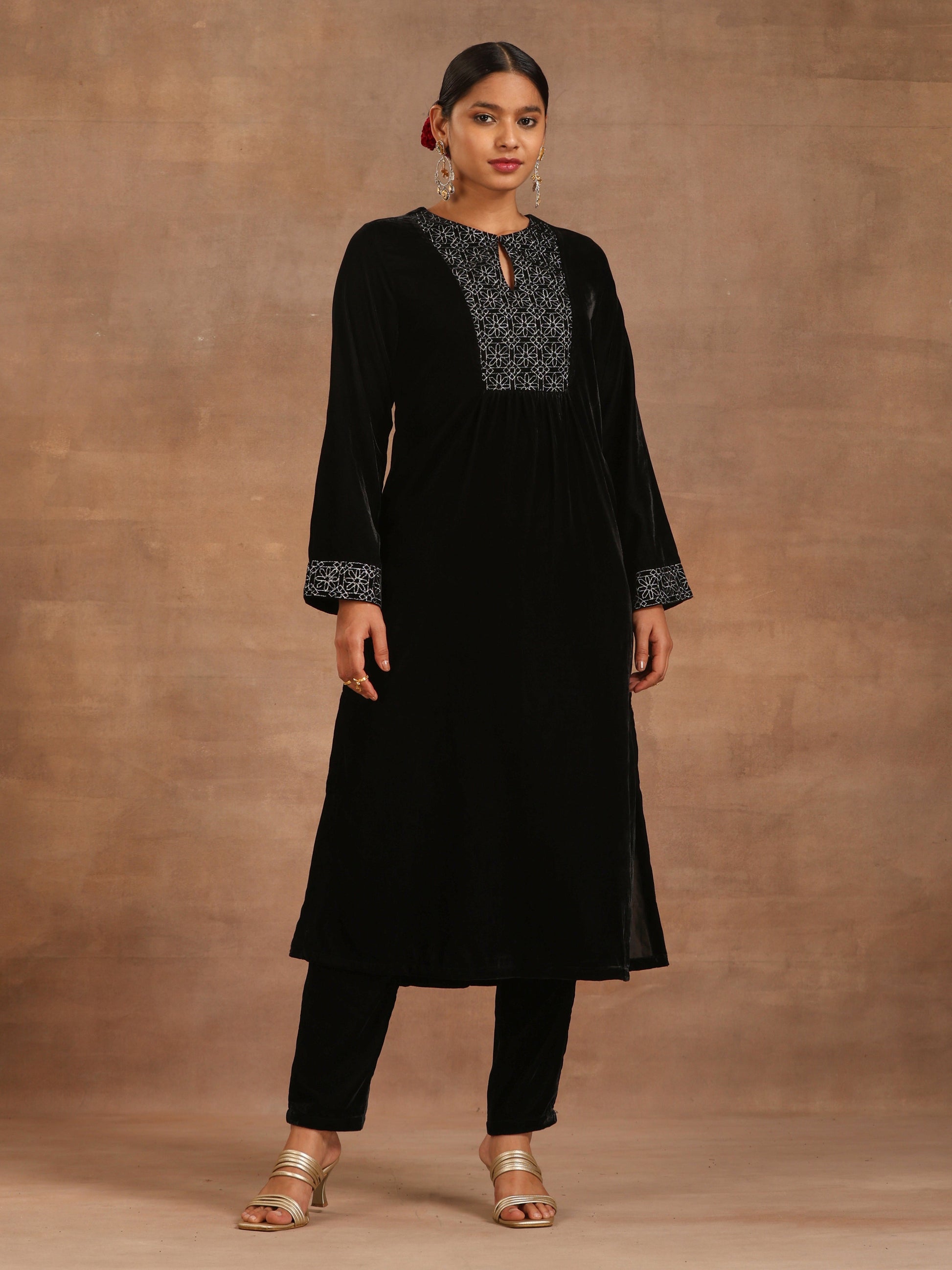trueBrowns Black Velvet Embroidered Kurta 