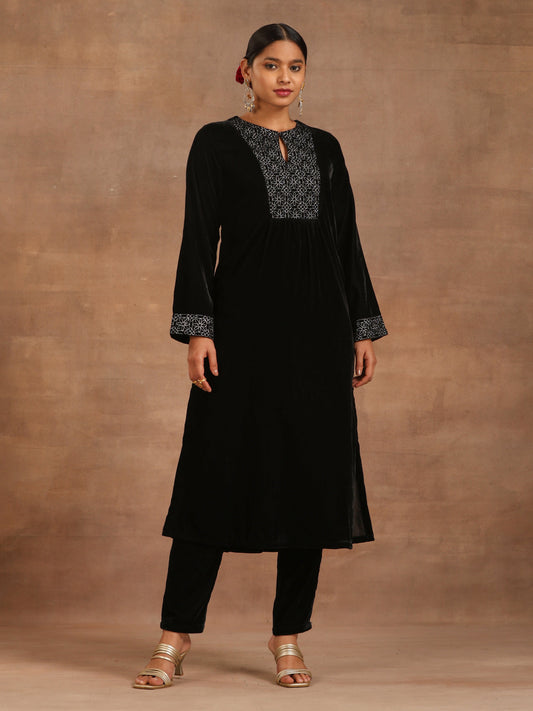 trueBrowns Black Velvet Embroidered Kurta 