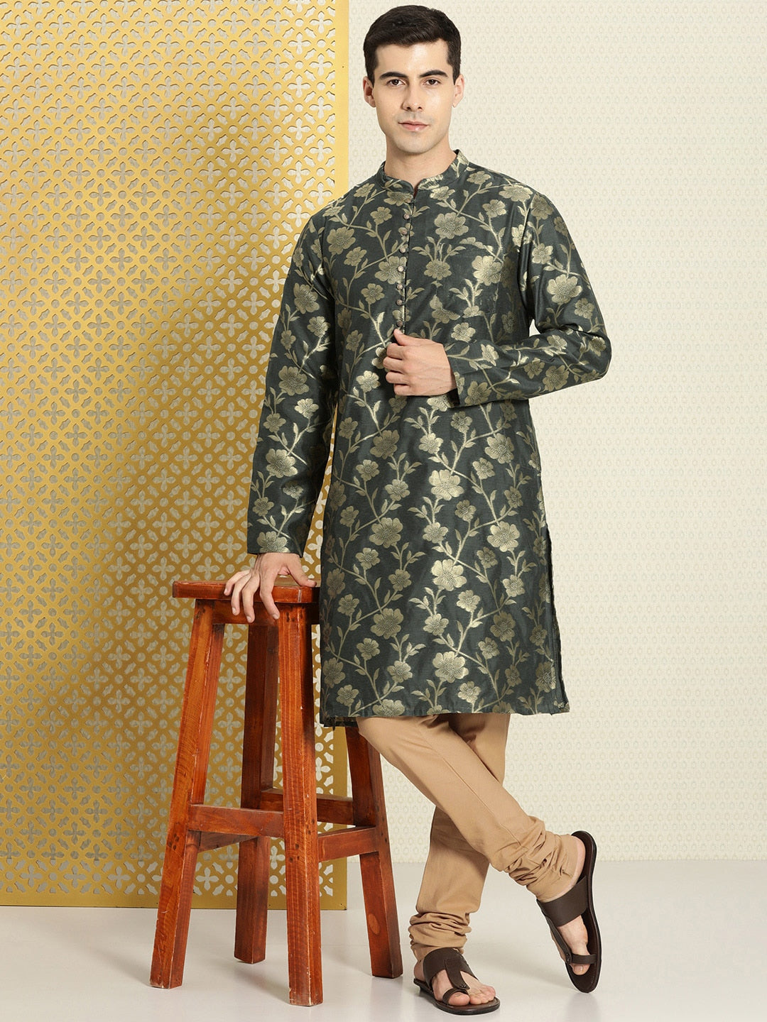 House of Pataudi Men Jashn Floral Zari Work Kurta with Churidar