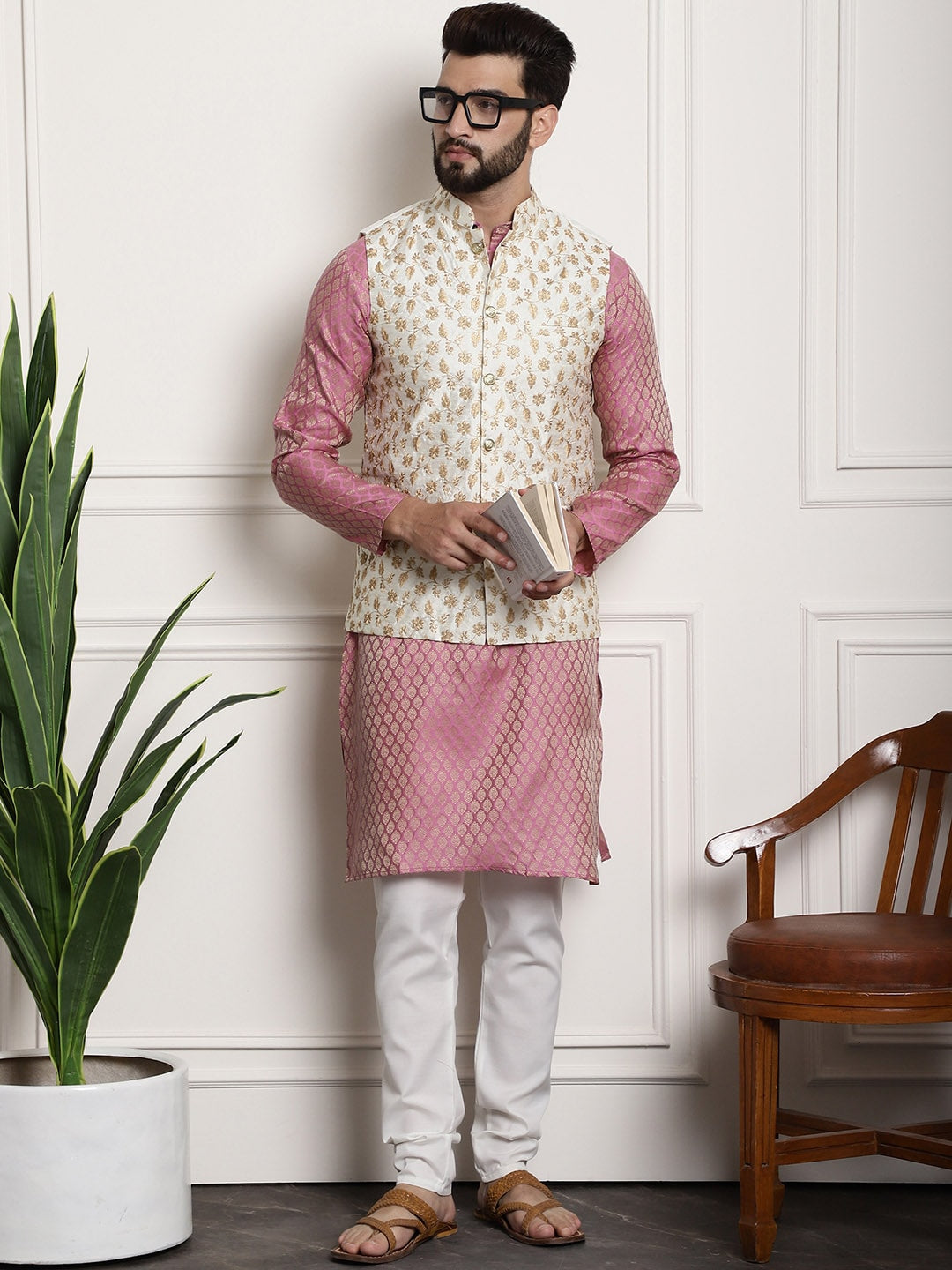 Sojanya Men Pink Ethnic Motifs Kurta with Pyjamas & Nehru Jacket 