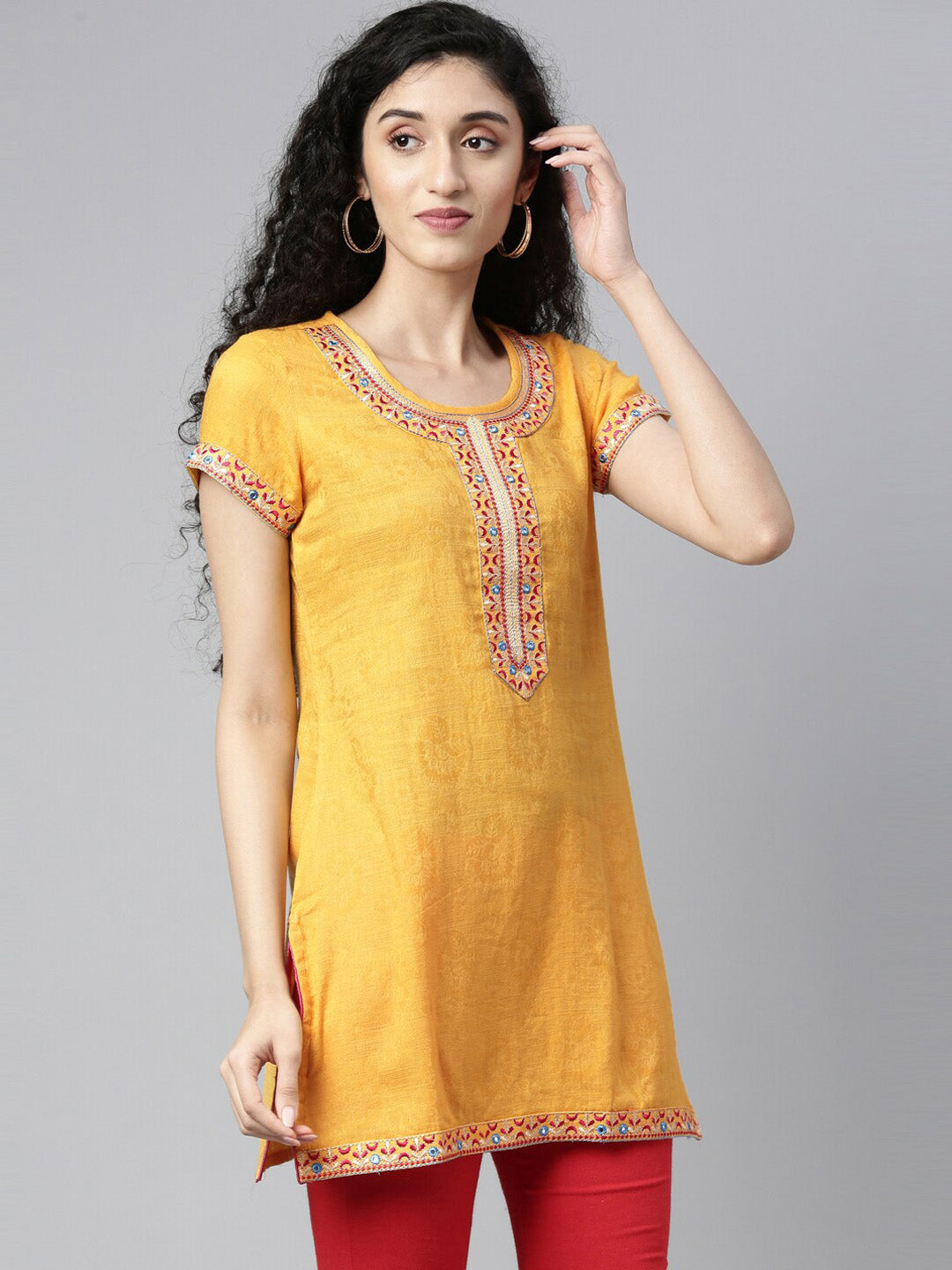 Souchii Women Yellow Embroidered Thread Work Kaftan Kurta 