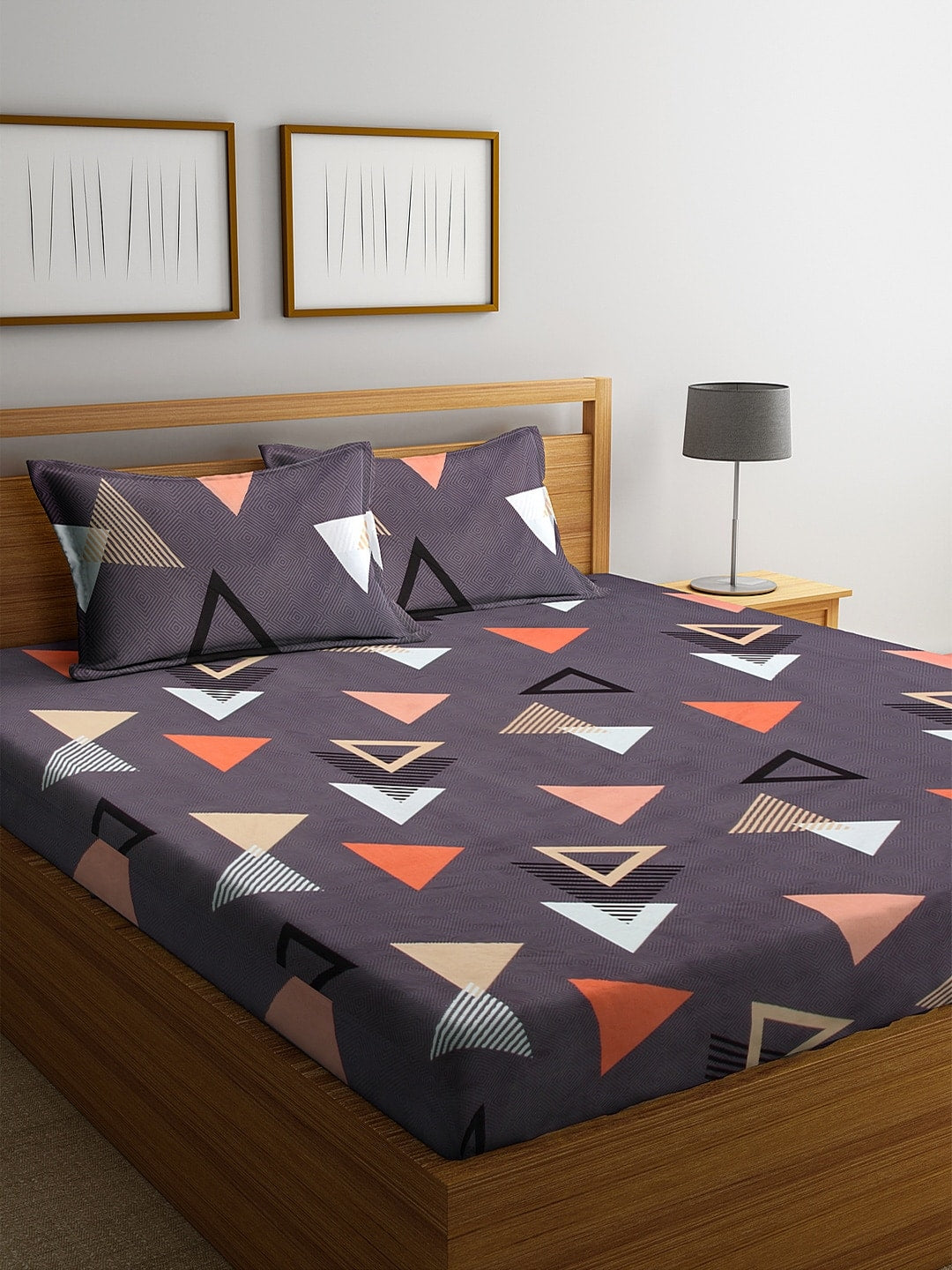 KLOTTHE Purple Geometric 210 TC Cotton Bedsheet with Pillow Covers 