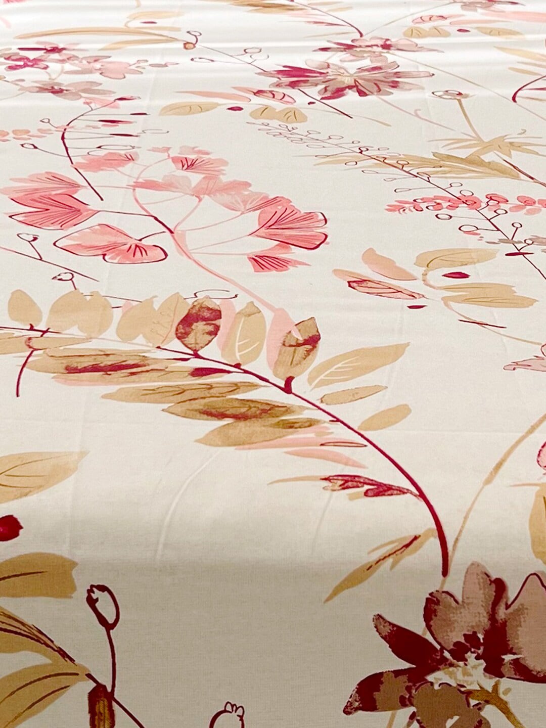 URBAN SPACE Serene White Floral Printed 200 TC Pure Cotton Bedsheet & Pillow Covers 