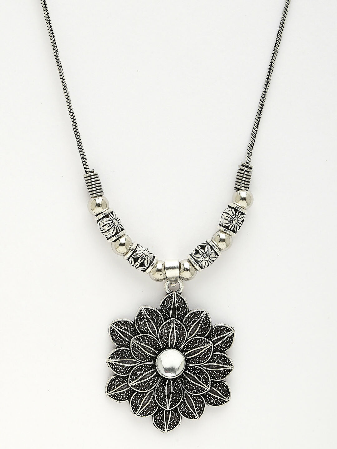 NVR Women's Silver-Toned Decent Floral Shape Pendant with Chain 