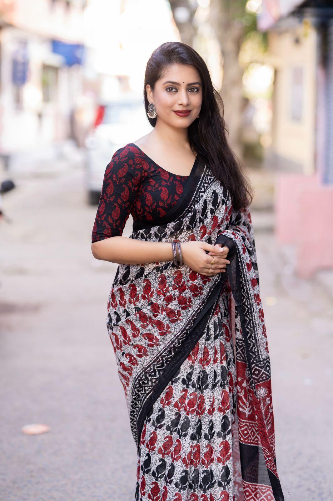 Grey Linen Blend Ethnic Motifs Saree with Unstitched Blouse - A2M