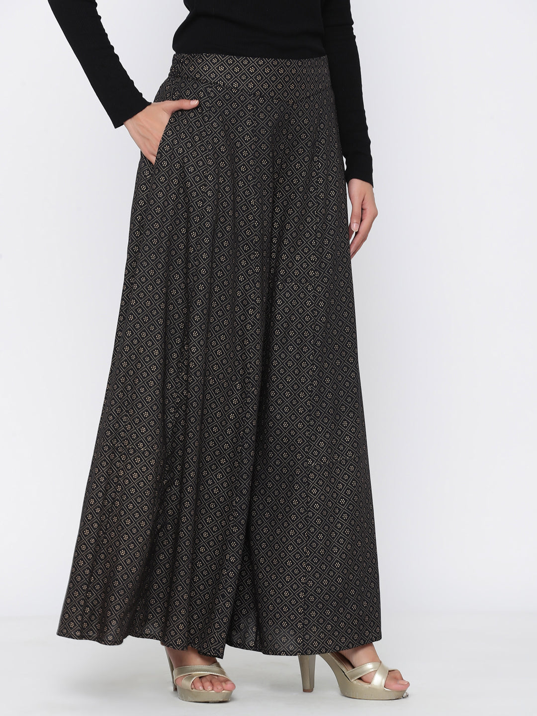 Juniper Women Black Rayon Printed Flared Palazzo 
