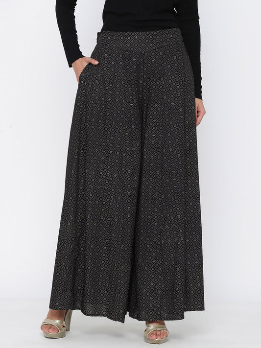 Juniper Women Black Rayon Printed Flared Palazzo 