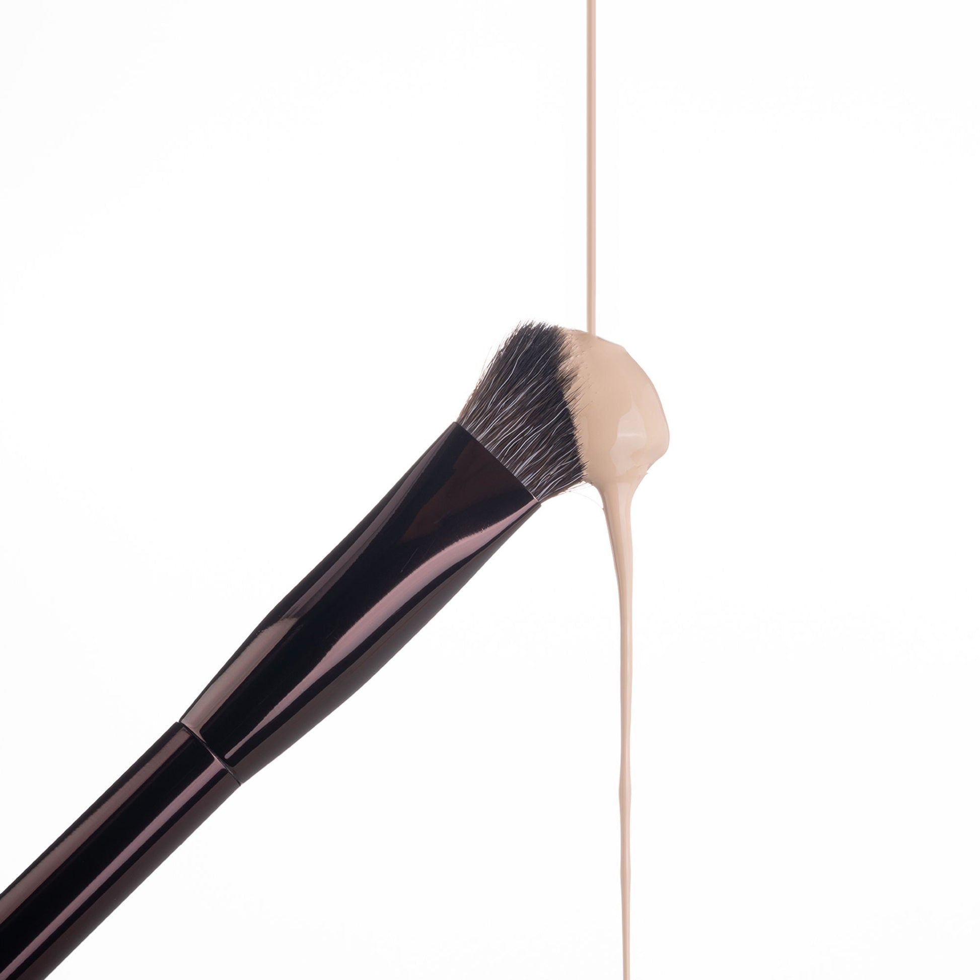 PAC Studio T06 Expert Concealer Brush - Flat Angled Densely Packed Bristles Perfect for Precise Application