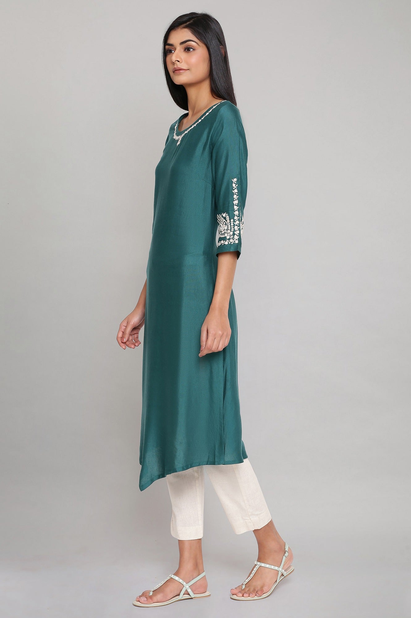 W for Woman Green Embroidered Straight kurta