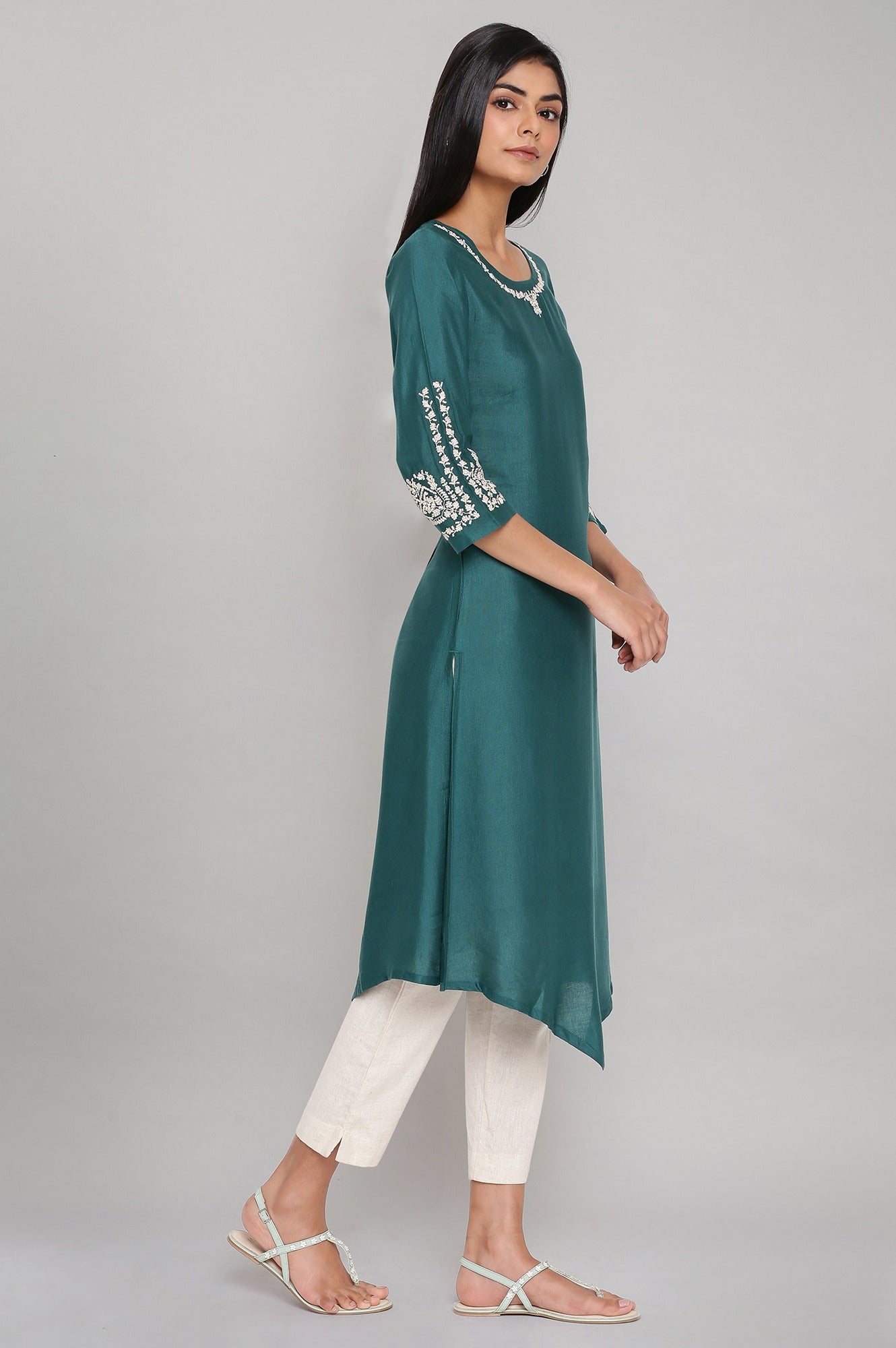 W for Woman Green Embroidered Straight kurta