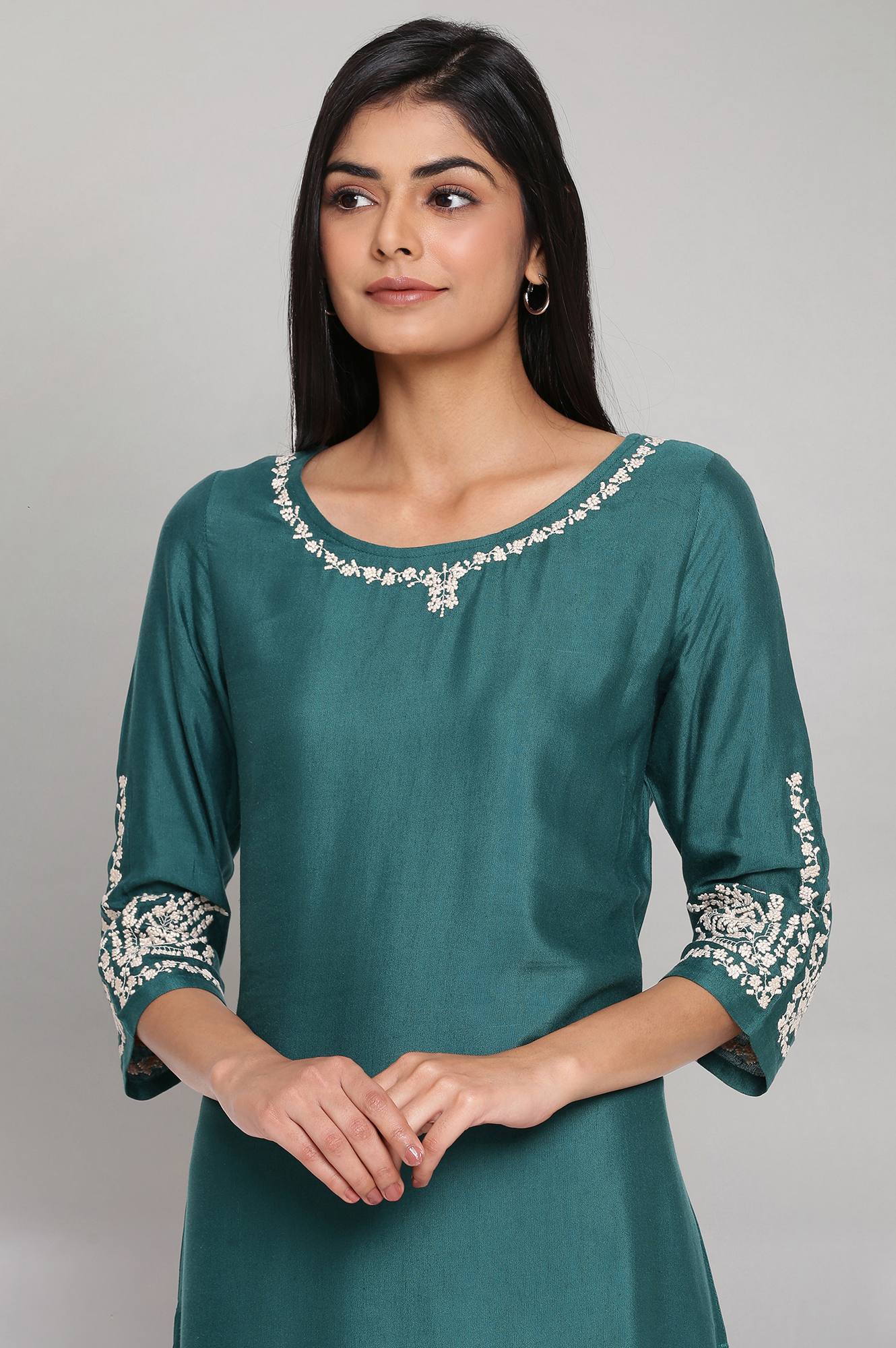 W for Woman Green Embroidered Straight kurta