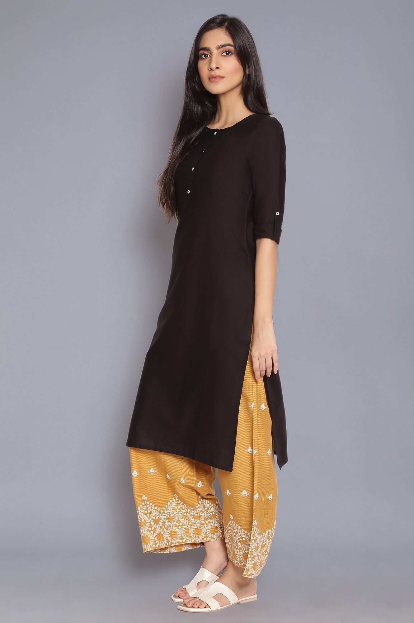 W for Woman Black Round Neck Solid kurta
