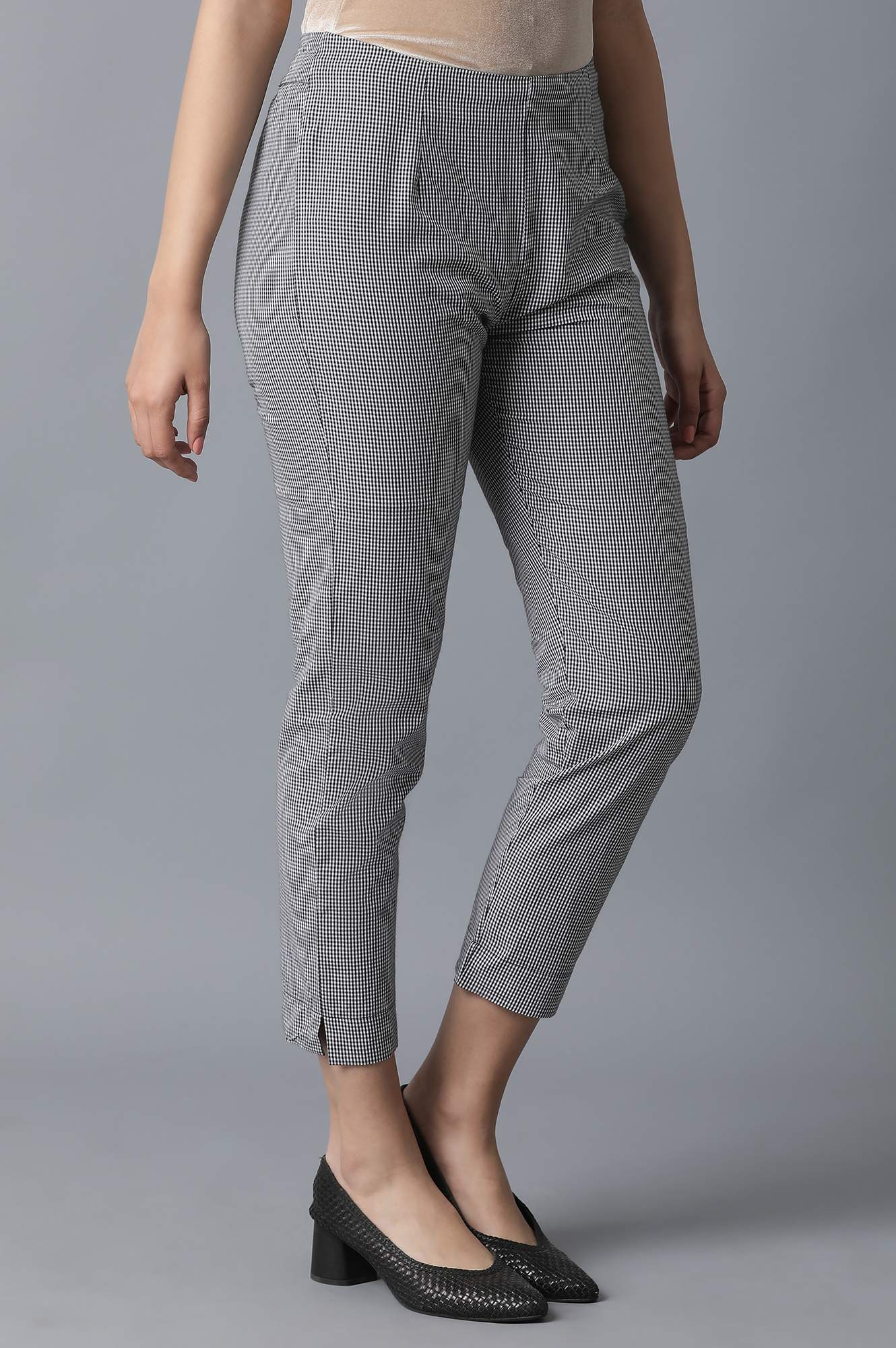 W for Woman Grey Polka Dots Rayon Flax A-Line Kurta and Slim Pant Set