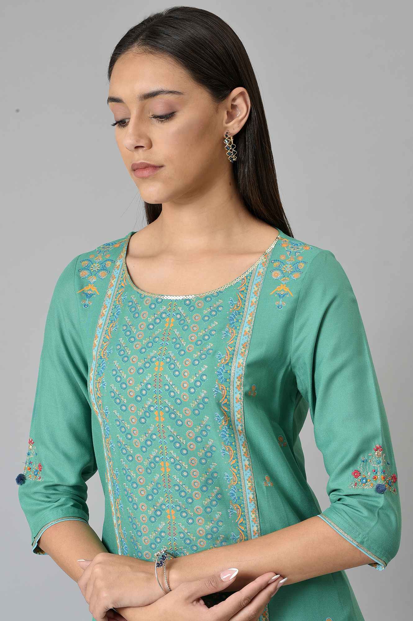W for Woman Green Metallic Embroidery Straight Kurta and Slim Pant Set