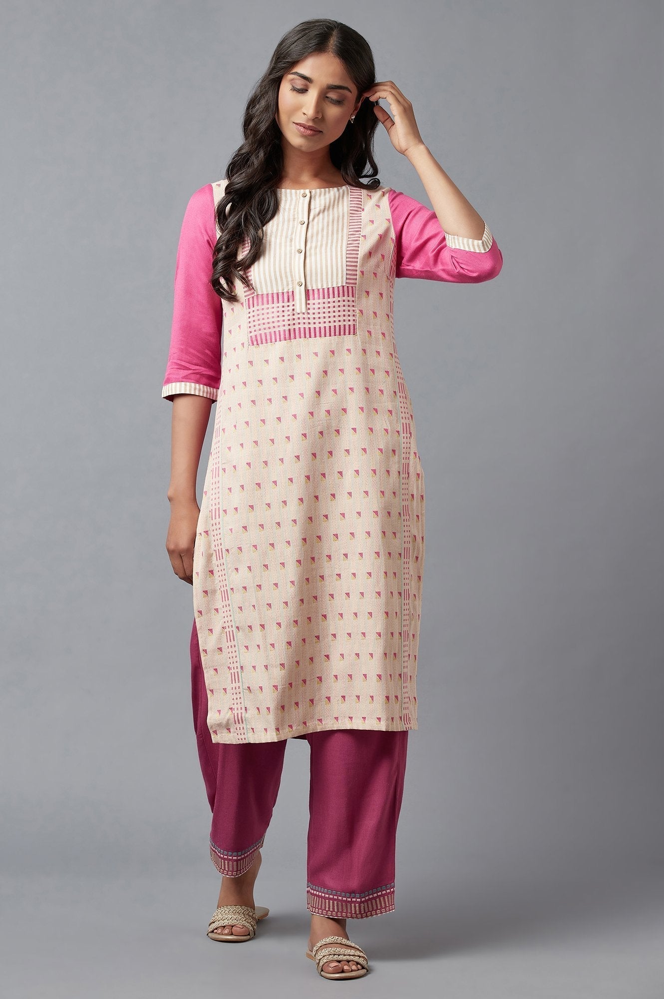 W for Woman Pink Geometric Printed Straight Kurta with Slim Pant Set