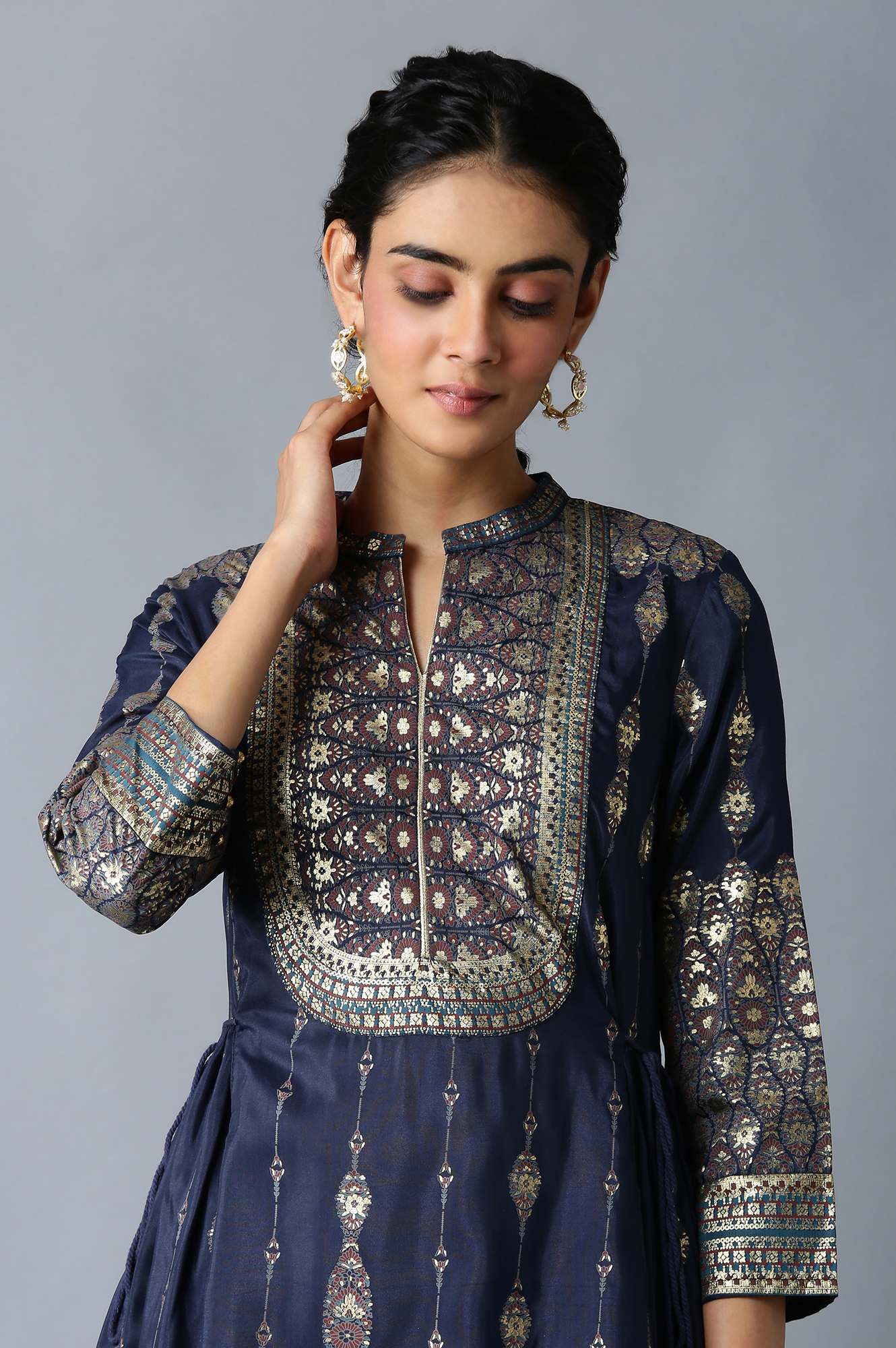 W for Woman Navy Blue Foil Floral Print kurta with Tights