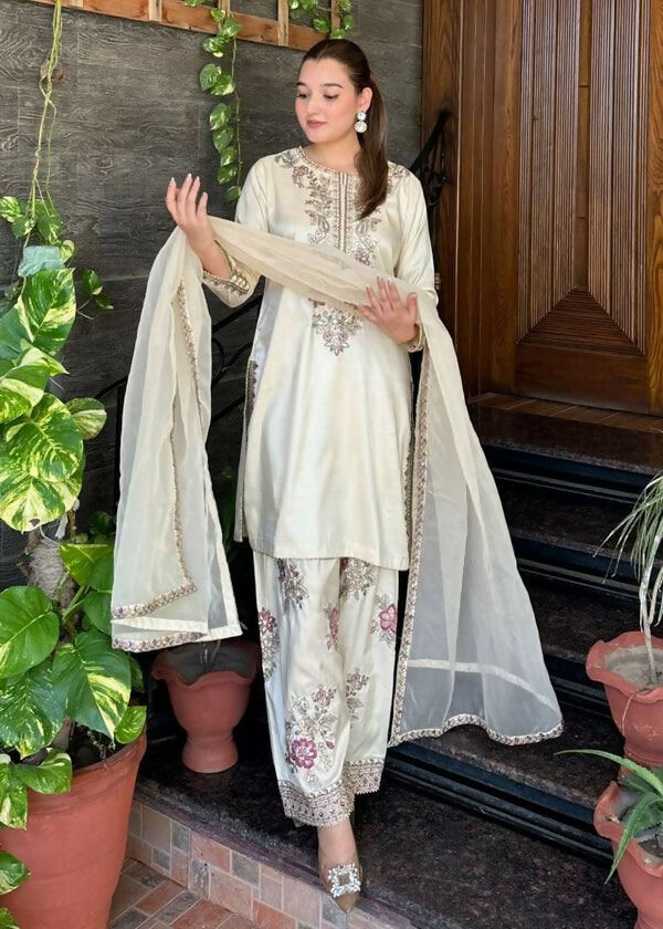 Teeya Creation Womens Trendy Stylish Embroidery Thread Work Cream Kurta Set