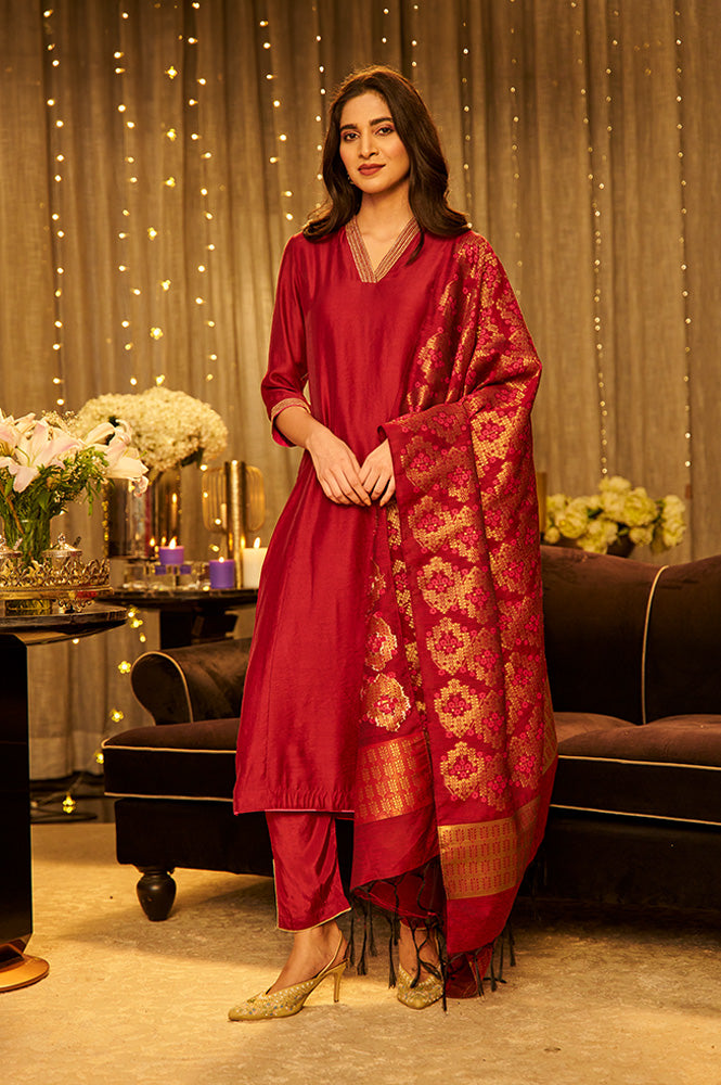 W for Woman Maroon Solid Kurta, Pants And Jacquard Dupatta