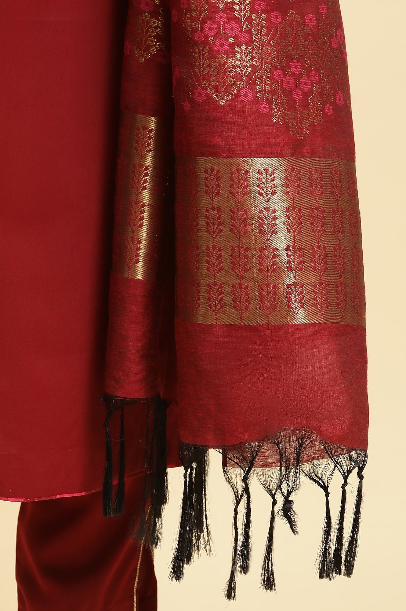 W for Woman Maroon Solid Kurta, Pants And Jacquard Dupatta
