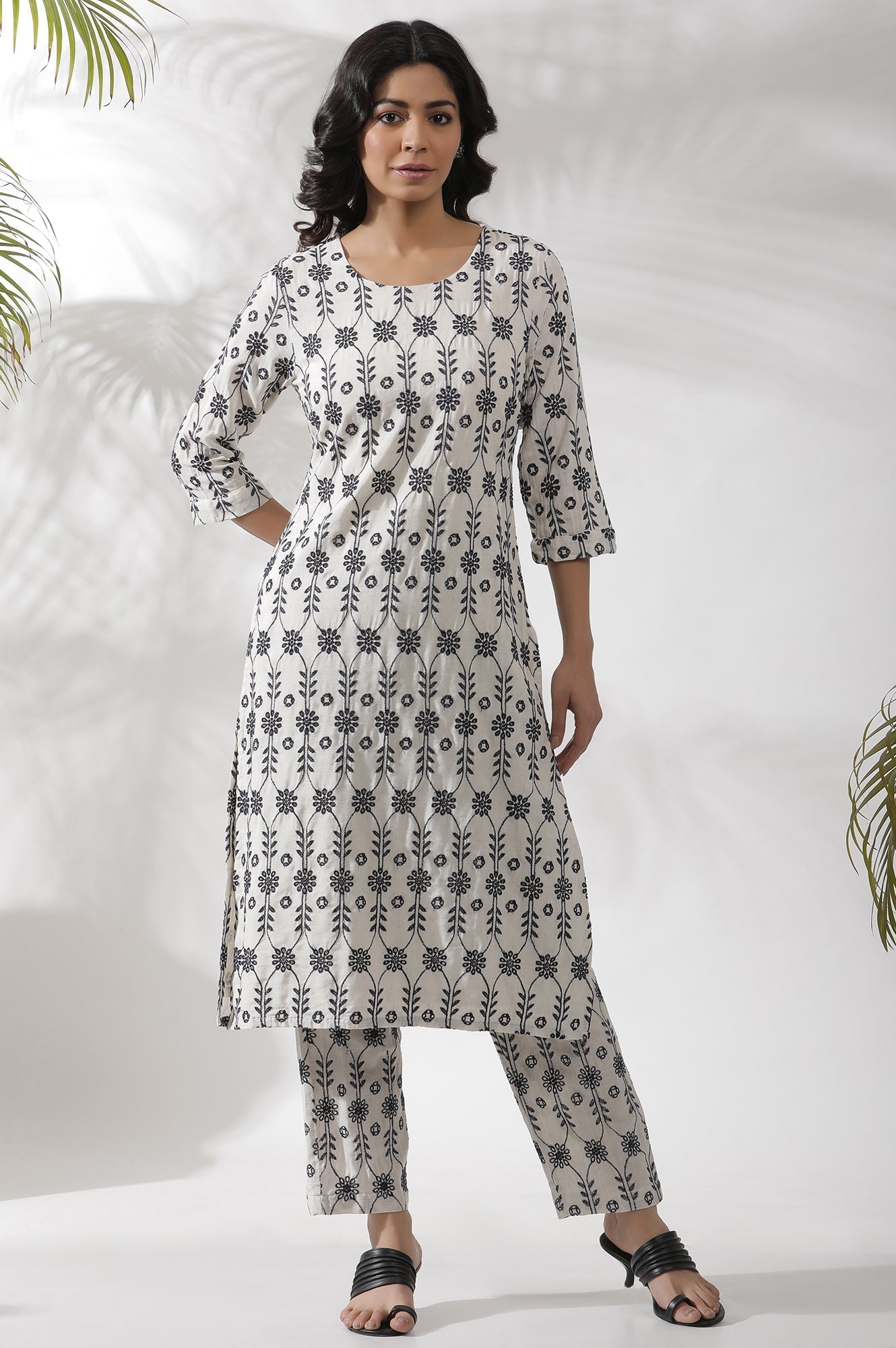 W for Woman Off-White Thread Embroidered Straight Kurta