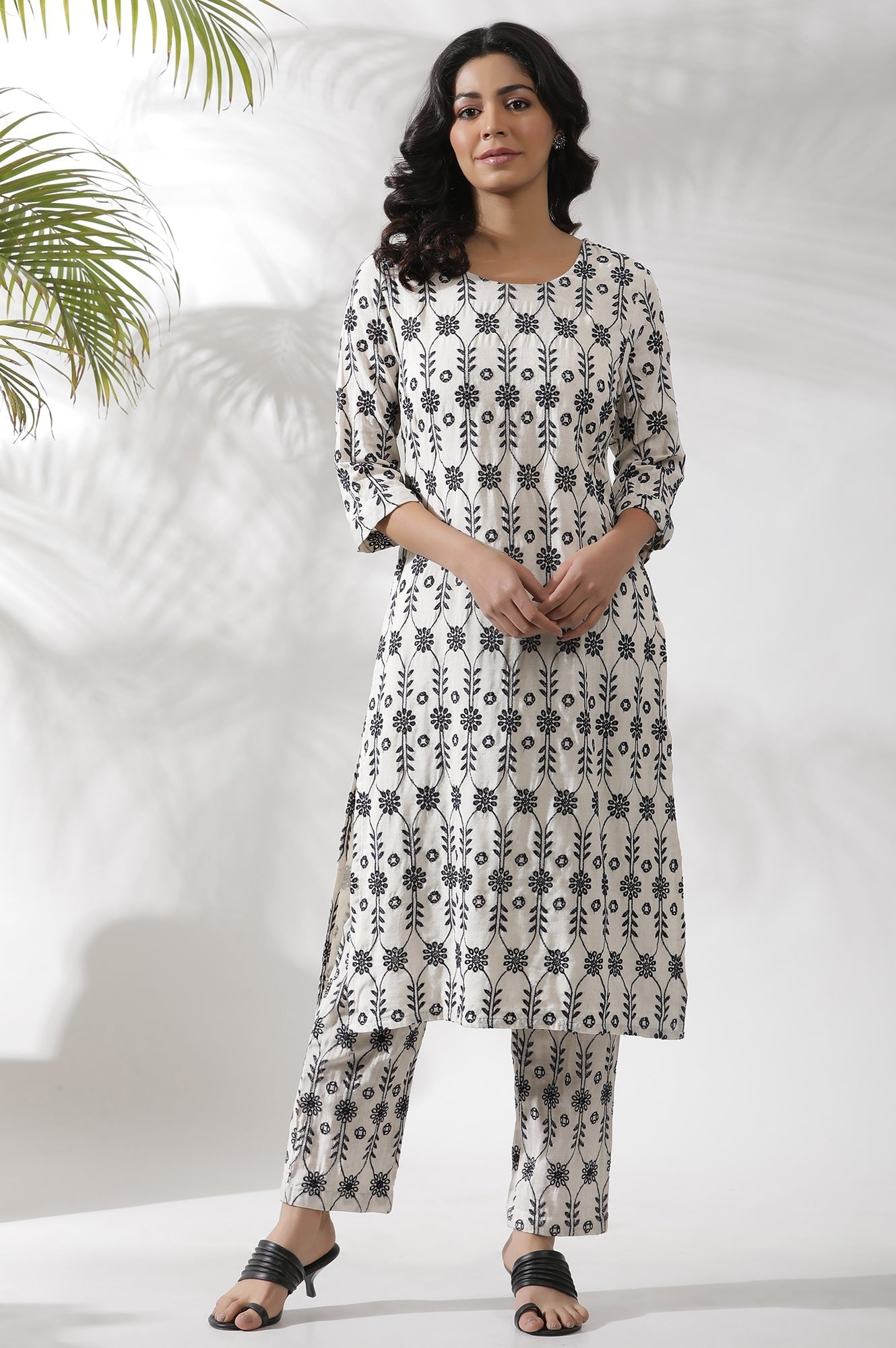 W for Woman Off-White Floral Embroidered Kurta And Pants Co-Ord Set