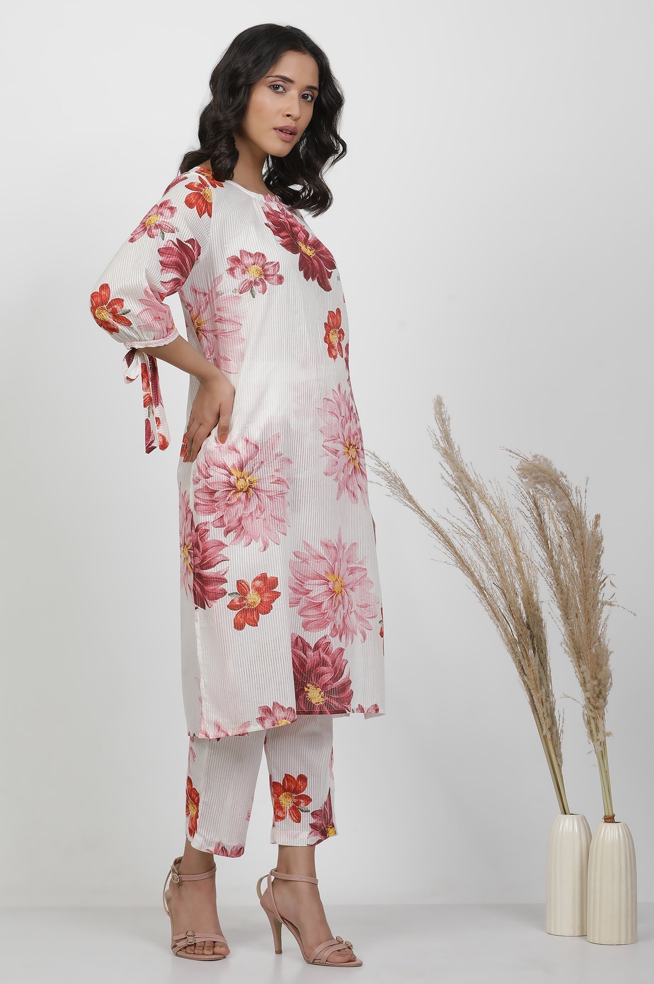 W for Woman White Bold Floral Printed Kurta And Pants Co-Ord Set