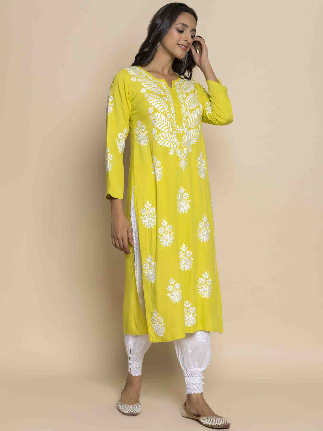 HOUSE OF KARI Floral Embroidered Chikankari Straight Kurta 