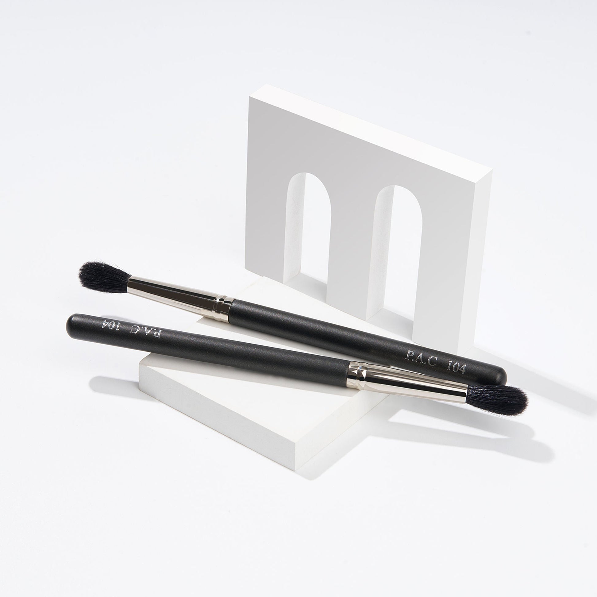 PAC Studio Eyeshadow Brush - 104