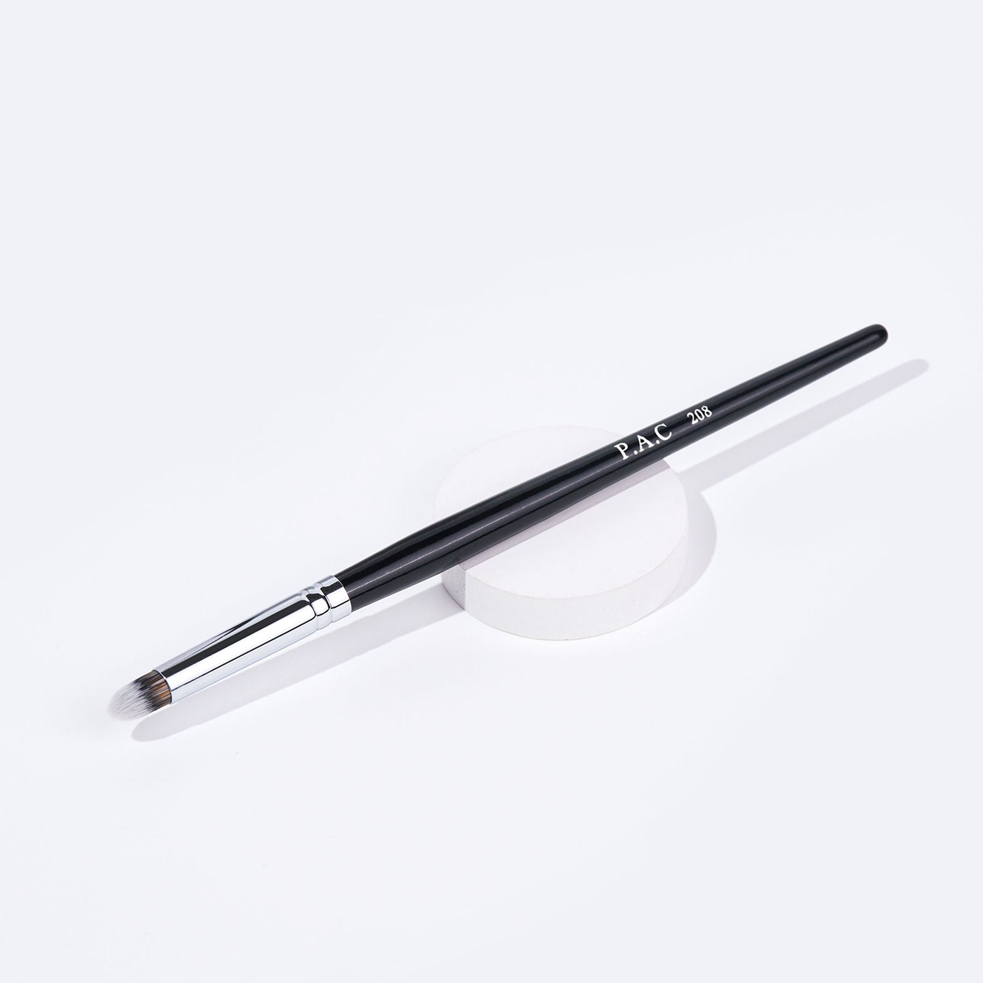 PAC Studio Blending Eyeshadow Brush - 208
