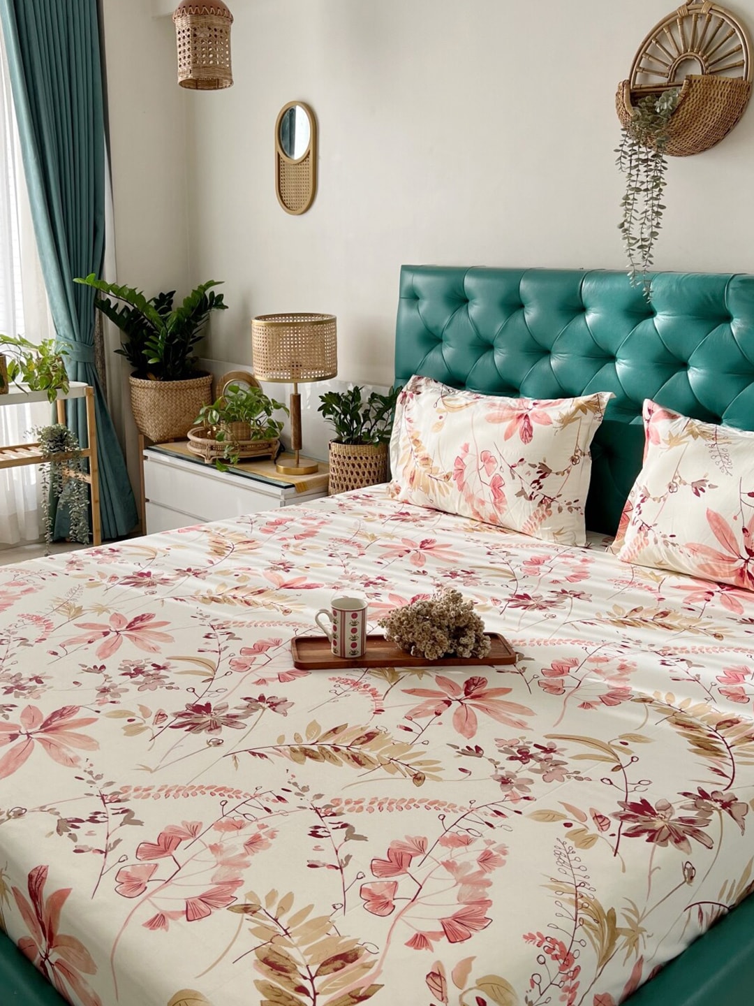 URBAN SPACE Serene White Floral Printed 200 TC Pure Cotton Bedsheet & Pillow Covers 