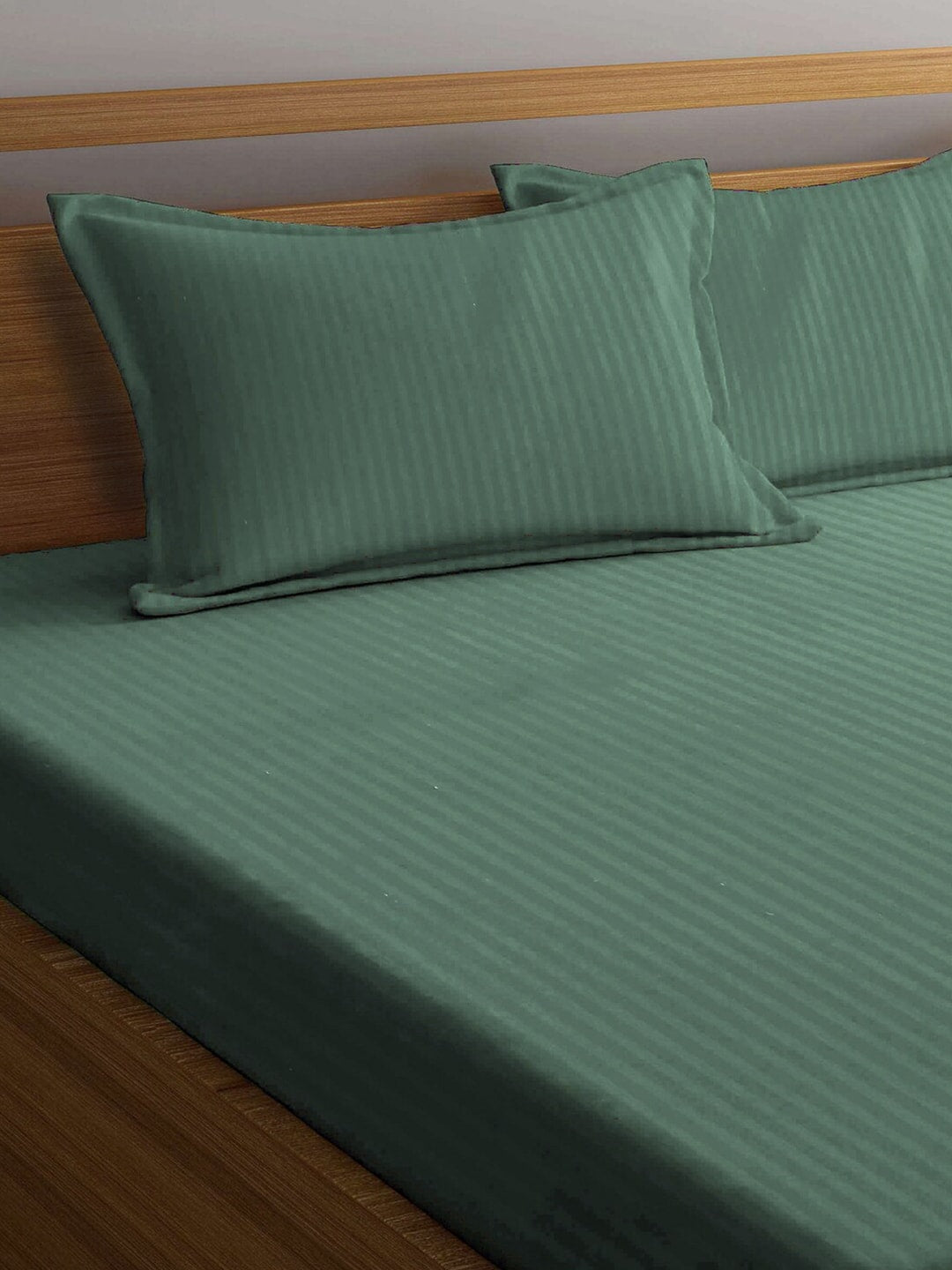 KLOTTHE Green Striped 210 TC Bedsheet with Pillow Covers 