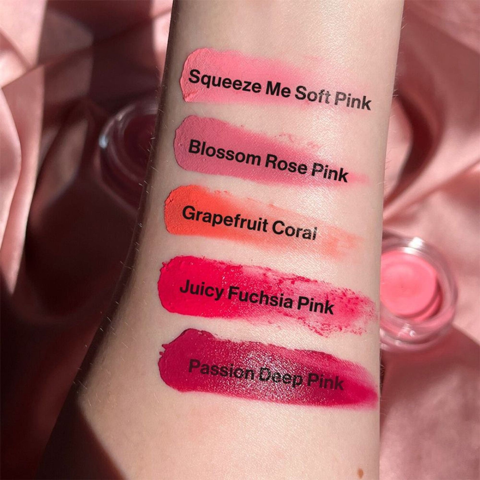 Makeup Revolution Mousse Blush - For Cheeks & Eyes Non Sticky-Soft Focus Effect - Juicy fuchsia Pink