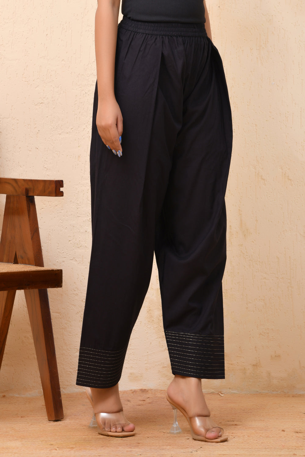 Vaasva Women Black Solid Farshi Pant 