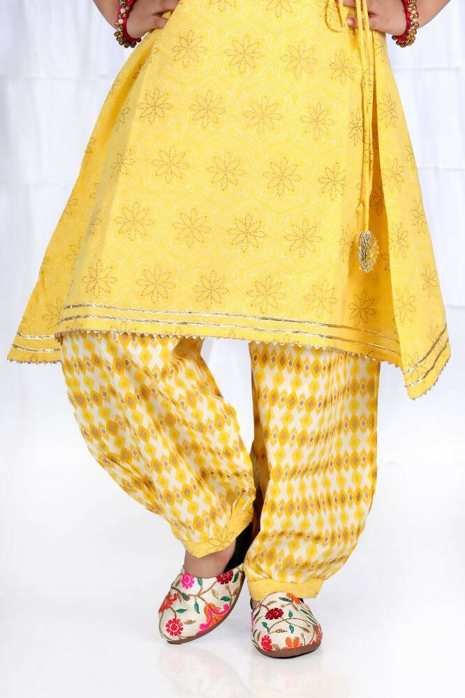 Tiny Bugs Girls Embroidered Strap Ethnic Jutis-Beige  Grab2Buy Tiny Bugs Grab2Buy