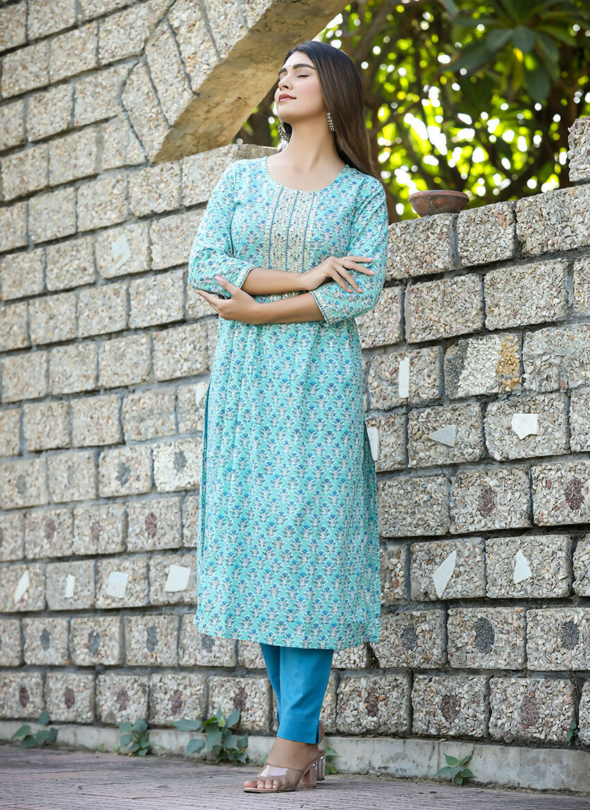 Kaajh Women's Sky Blue Floral Printed Cotton Kurta Pant Set