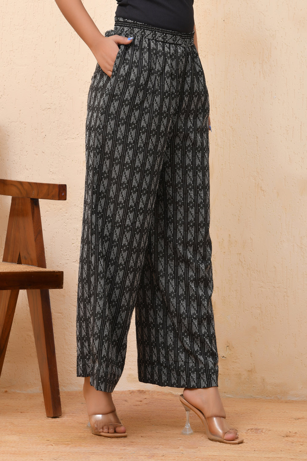 Vaasva Women Dobby Flared Pants 